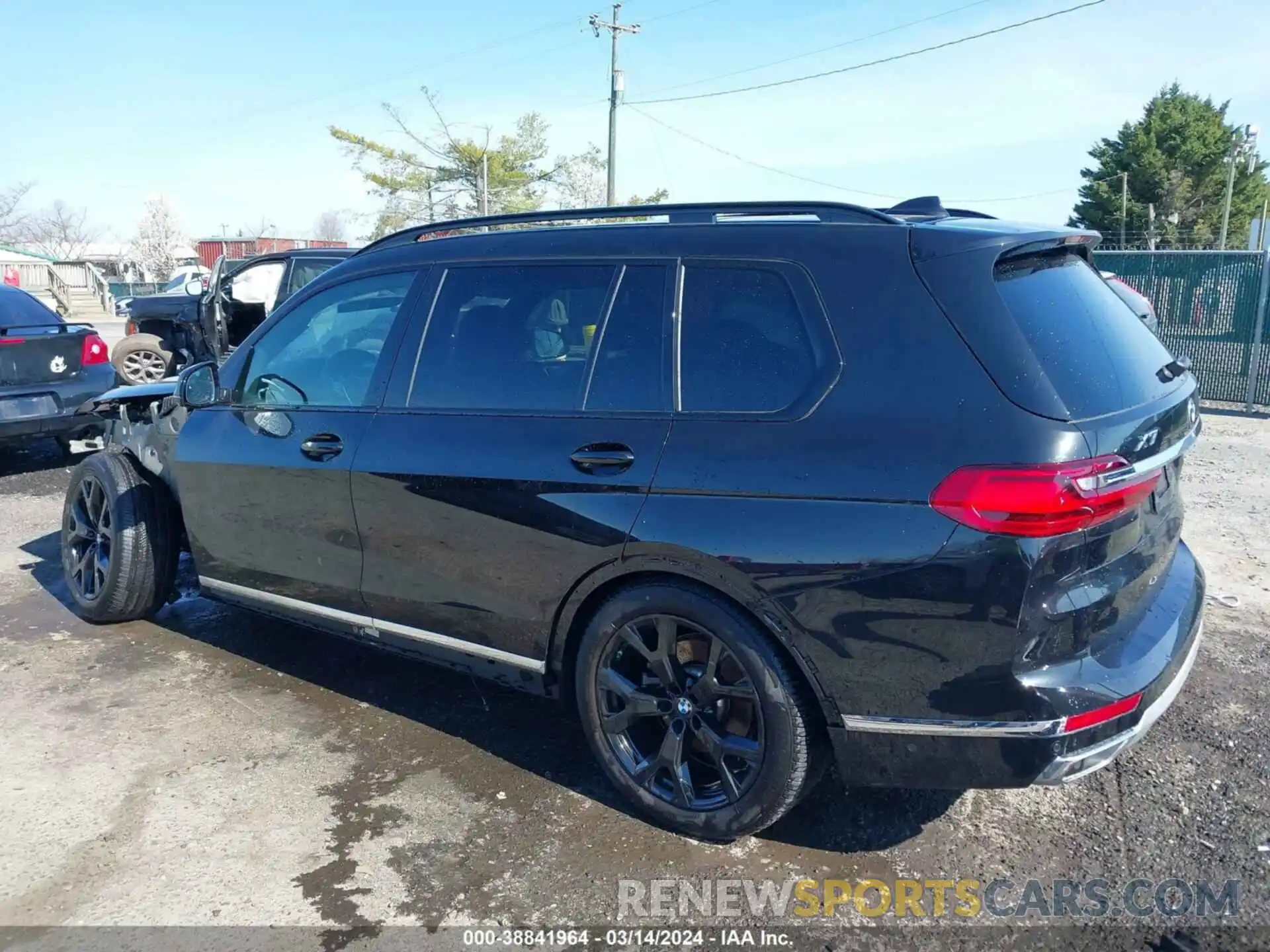 3 Photograph of a damaged car 5UXCW2C09N9L74157 BMW X7 2022