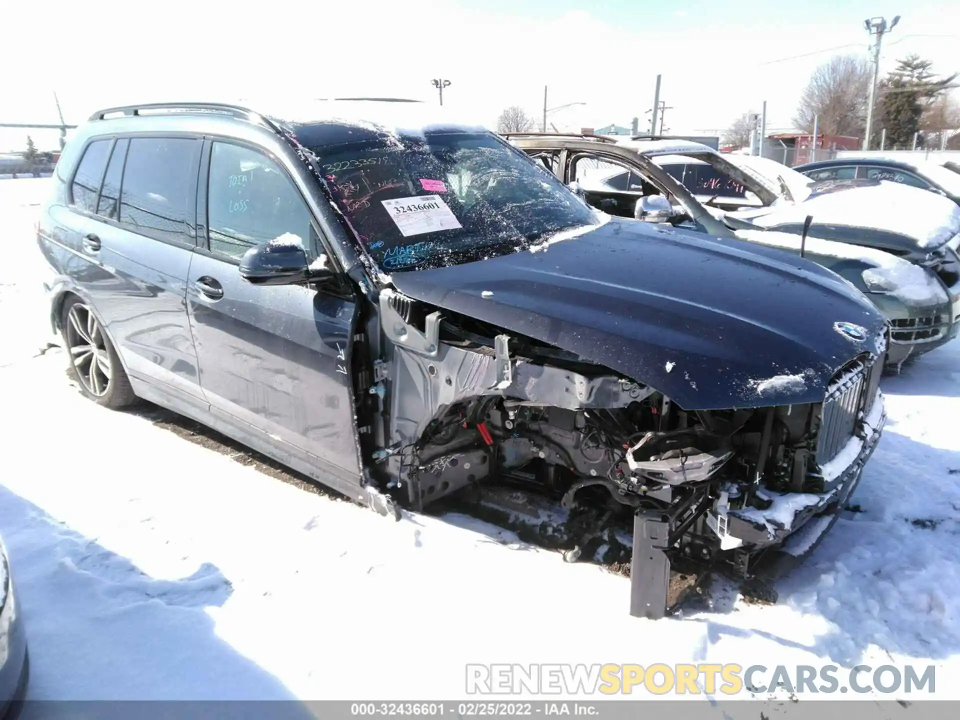 1 Photograph of a damaged car 5UXCW2C0XN9J12180 BMW X7 2022