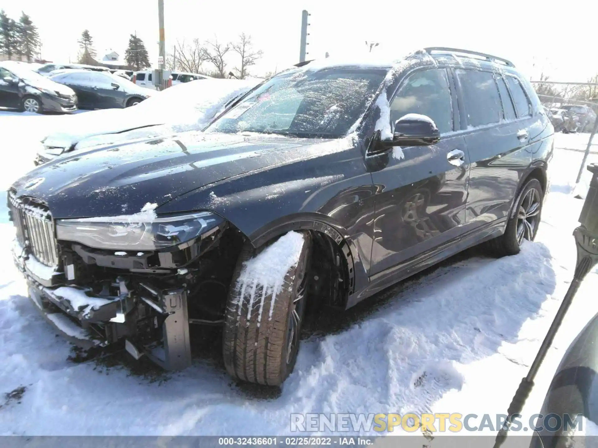 2 Photograph of a damaged car 5UXCW2C0XN9J12180 BMW X7 2022