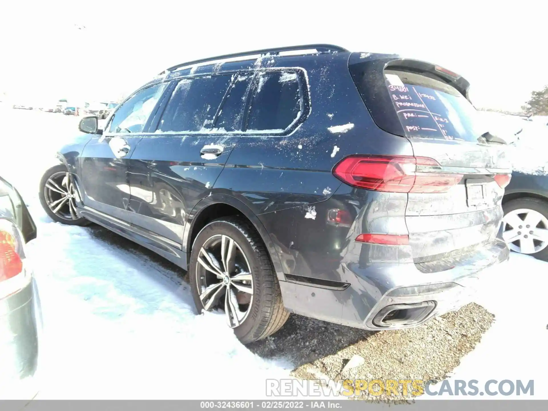 3 Photograph of a damaged car 5UXCW2C0XN9J12180 BMW X7 2022