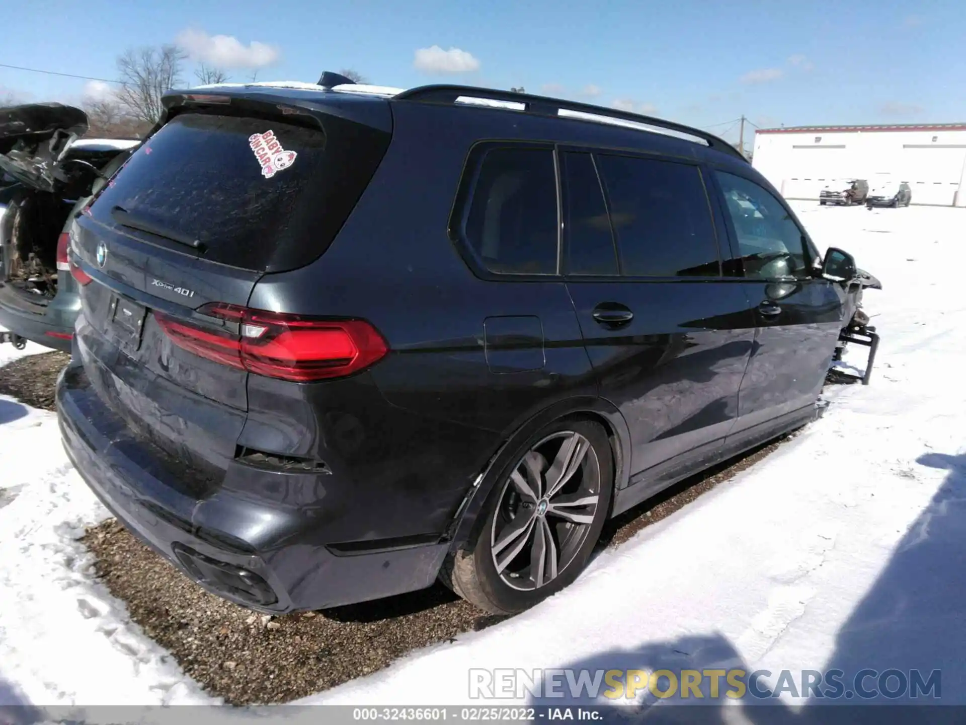 4 Photograph of a damaged car 5UXCW2C0XN9J12180 BMW X7 2022