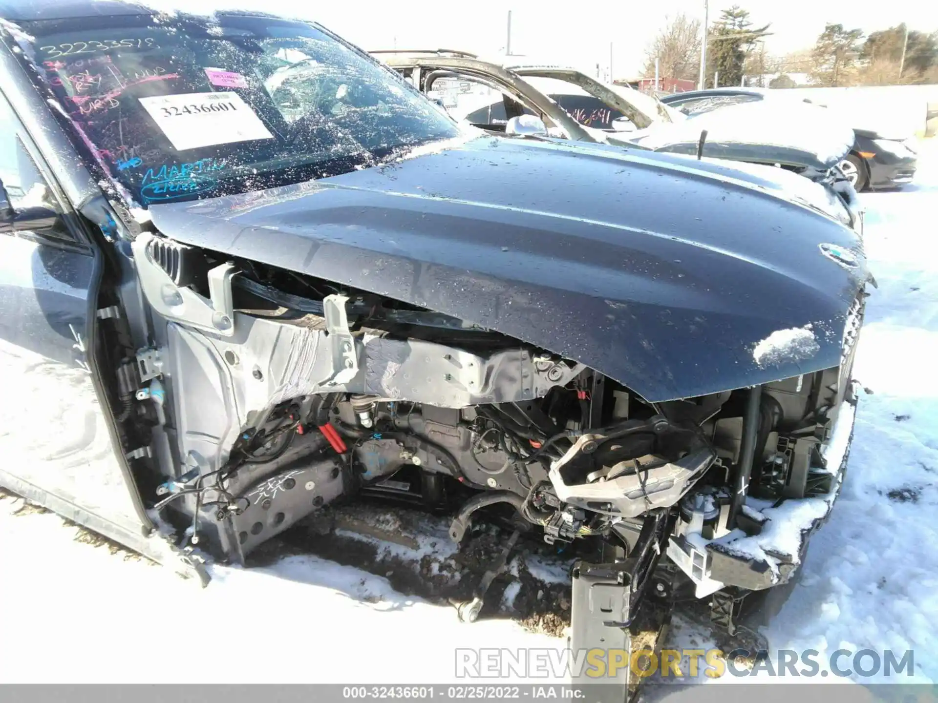 6 Photograph of a damaged car 5UXCW2C0XN9J12180 BMW X7 2022