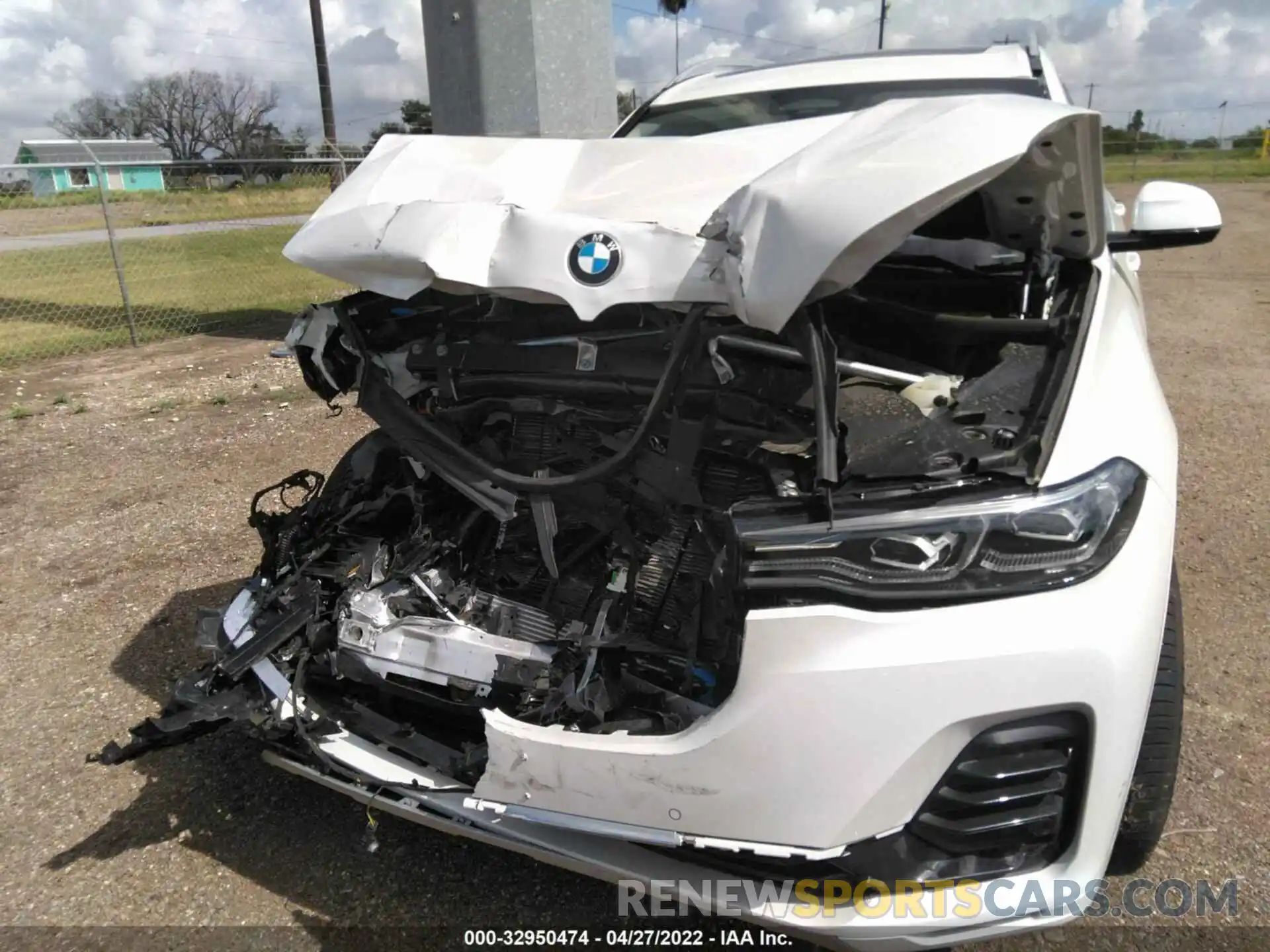 6 Photograph of a damaged car 5UXCW2C0XN9J38732 BMW X7 2022