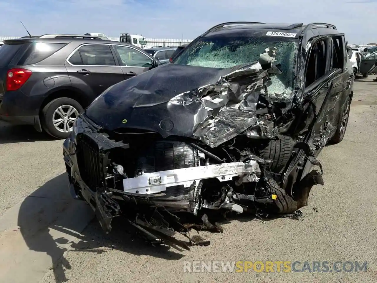 2 Photograph of a damaged car 5UXCX6C00N9K68068 BMW X7 2022