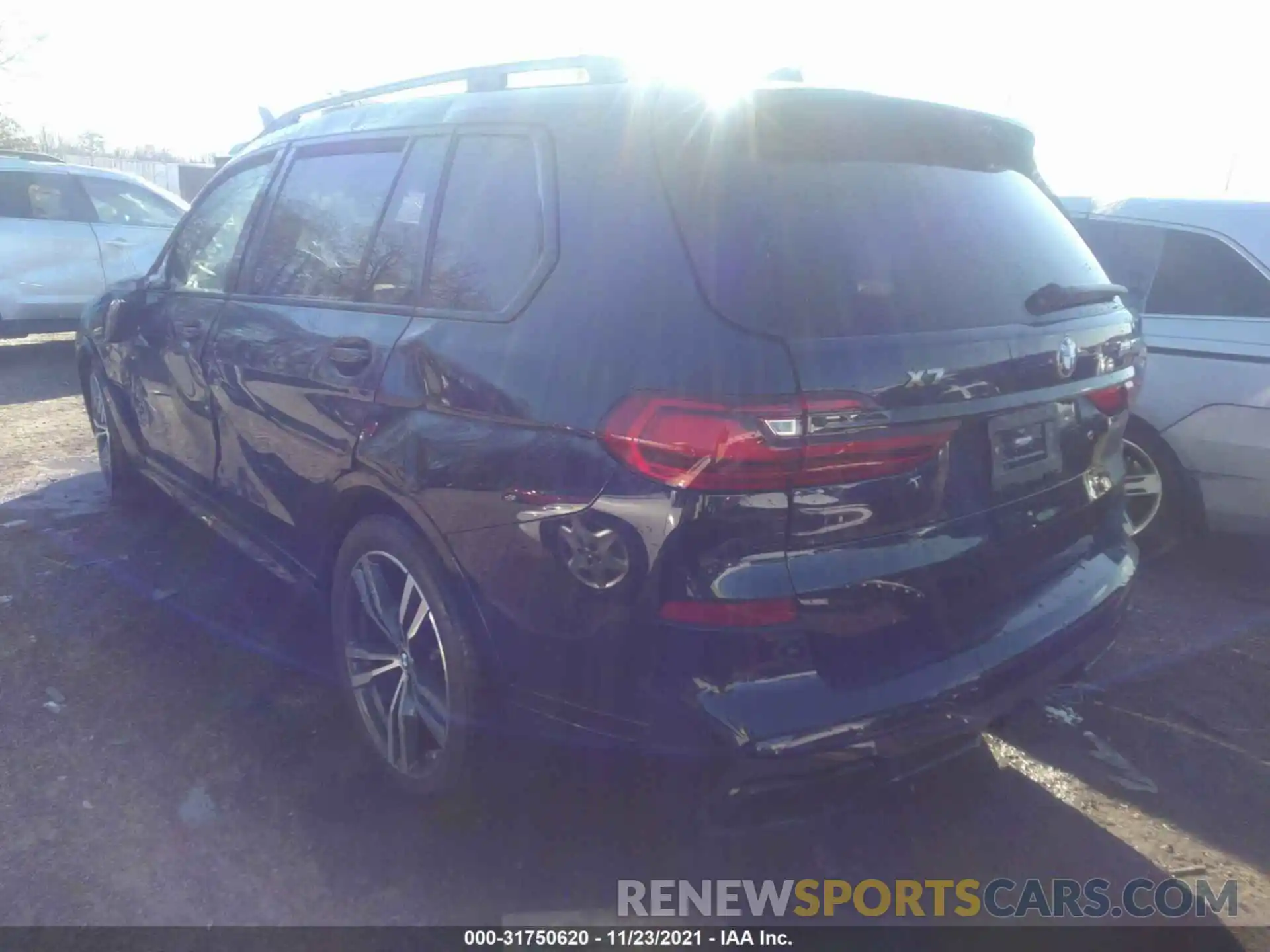 3 Photograph of a damaged car 5UXCX6C01N9J59537 BMW X7 2022