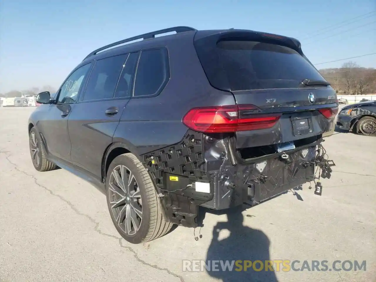 3 Photograph of a damaged car 5UXCX6C02N9K36108 BMW X7 2022