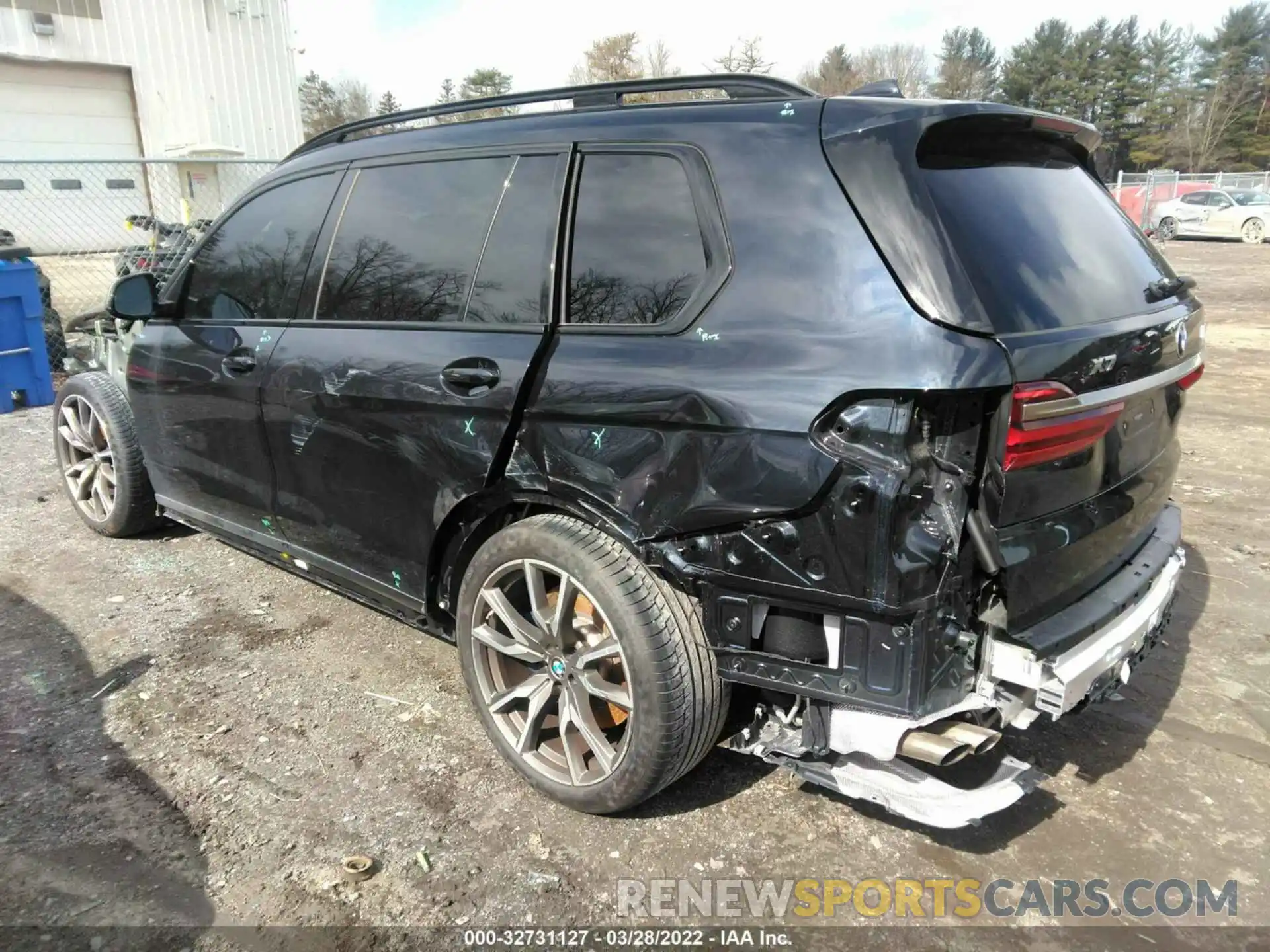 3 Photograph of a damaged car 5UXCX6C04N9J04855 BMW X7 2022