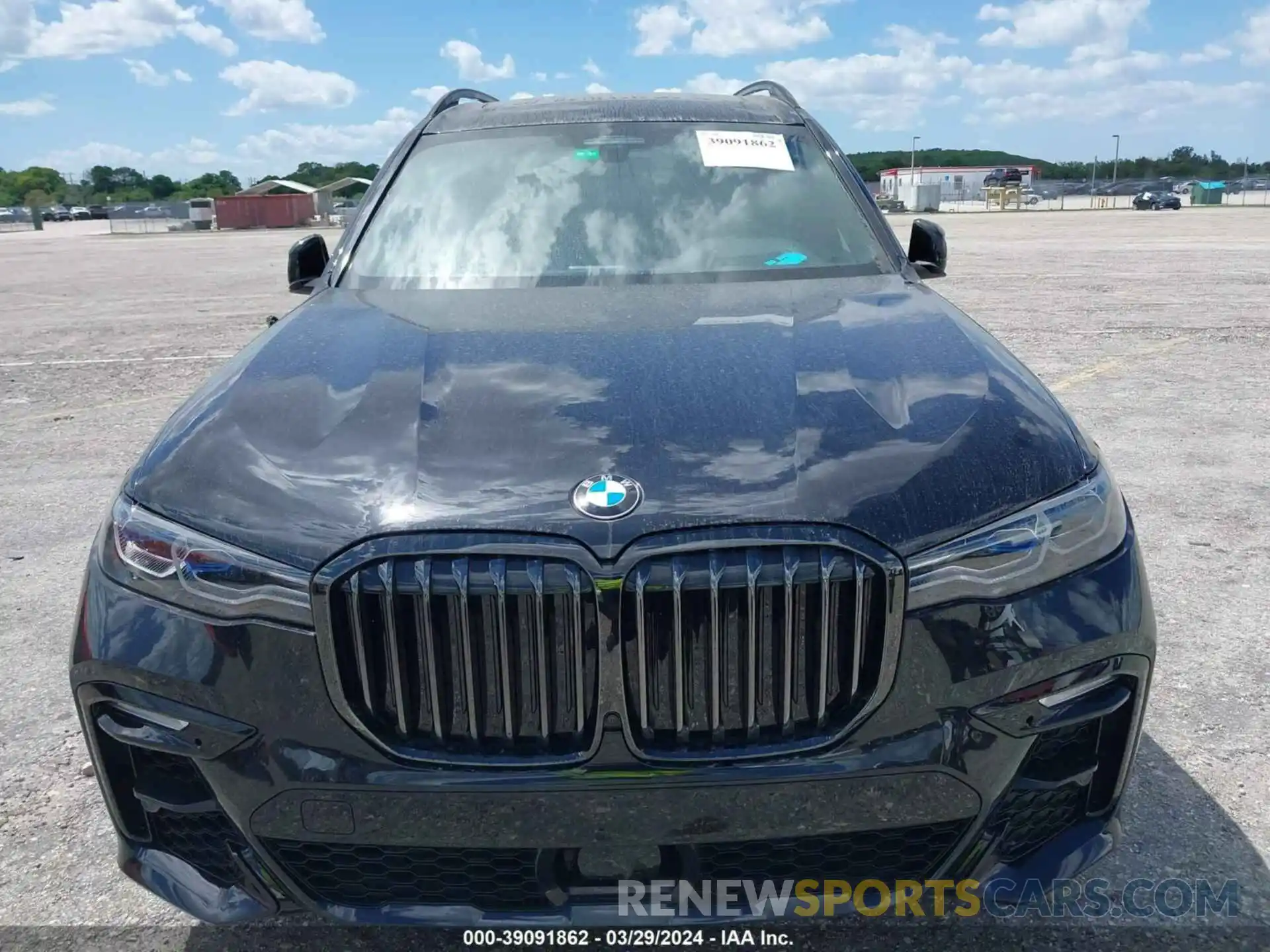 12 Photograph of a damaged car 5UXCX6C06N9K90737 BMW X7 2022