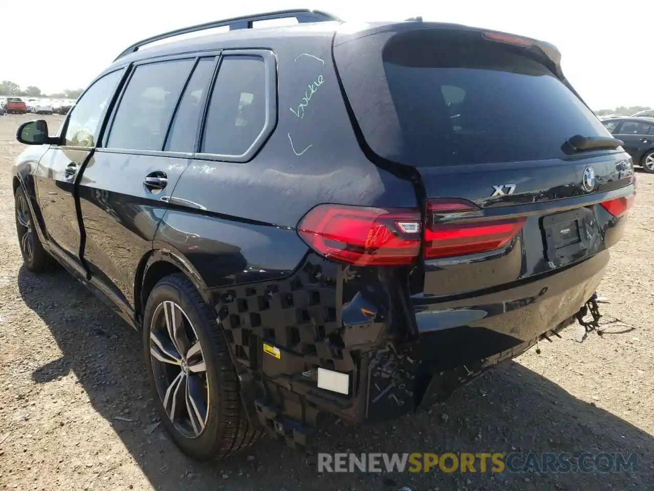 3 Photograph of a damaged car 5UXCX6C0XN9K65419 BMW X7 2022