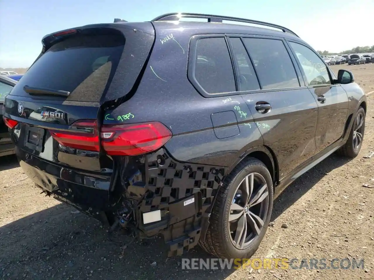 4 Photograph of a damaged car 5UXCX6C0XN9K65419 BMW X7 2022