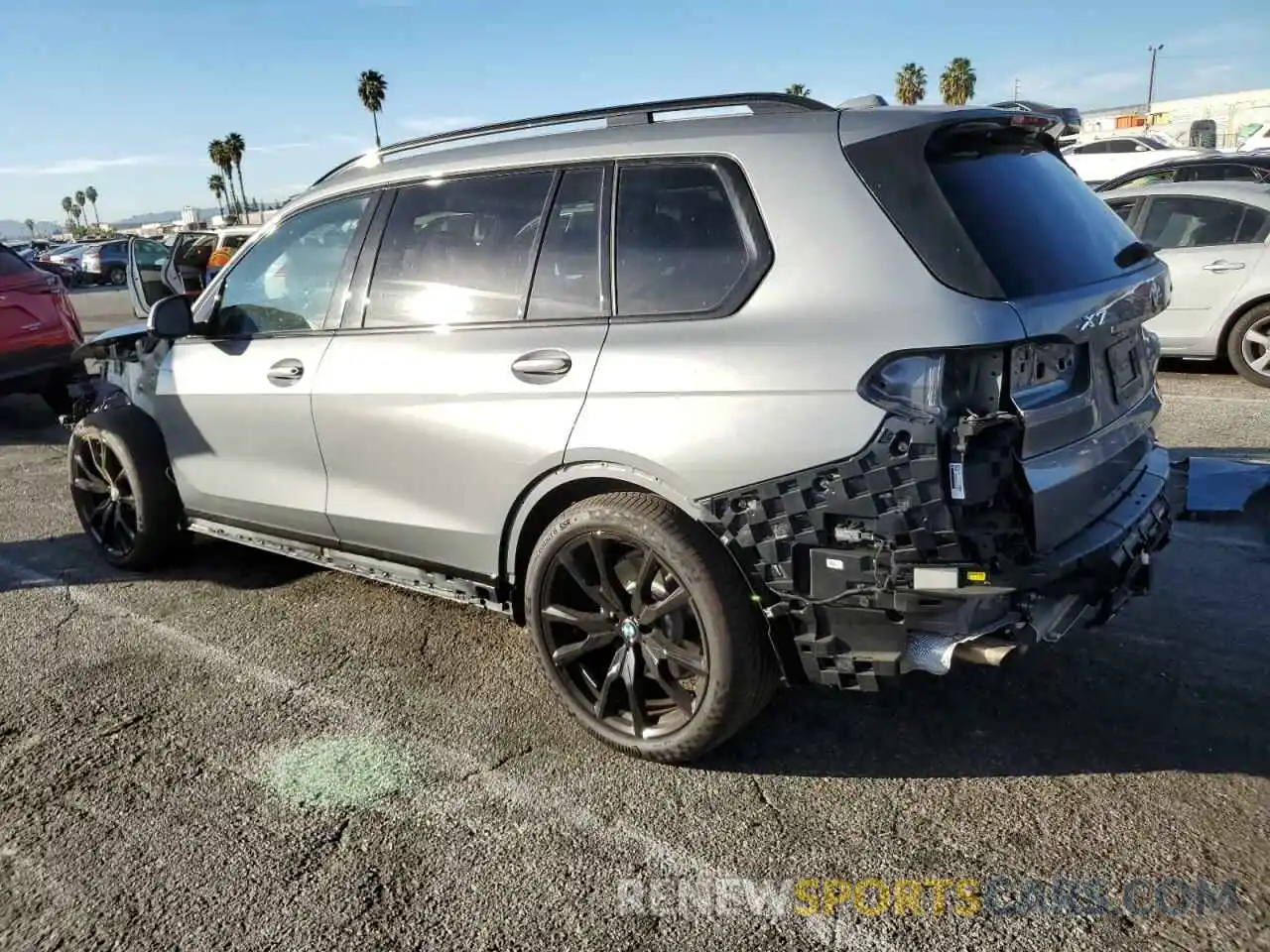 2 Photograph of a damaged car 5UX23EM07P9R30411 BMW X7 2023