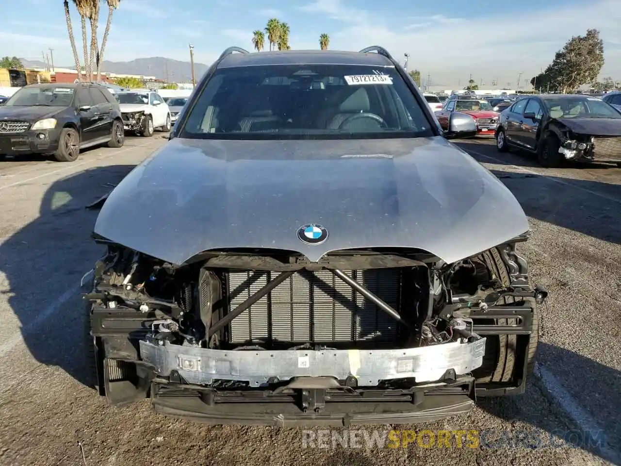 5 Photograph of a damaged car 5UX23EM07P9R30411 BMW X7 2023
