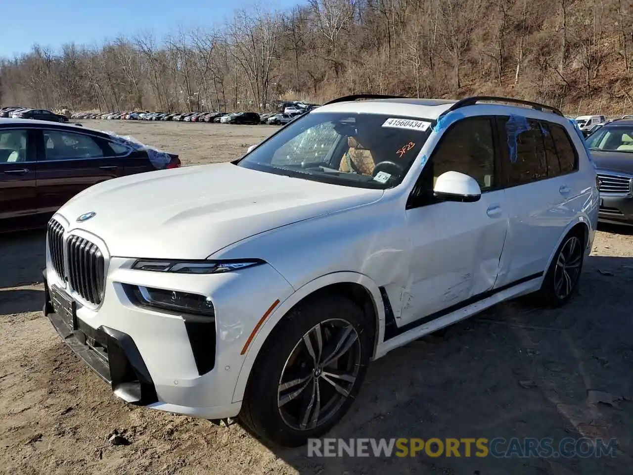 1 Photograph of a damaged car 5UX23EM08P9R67287 BMW X7 2023