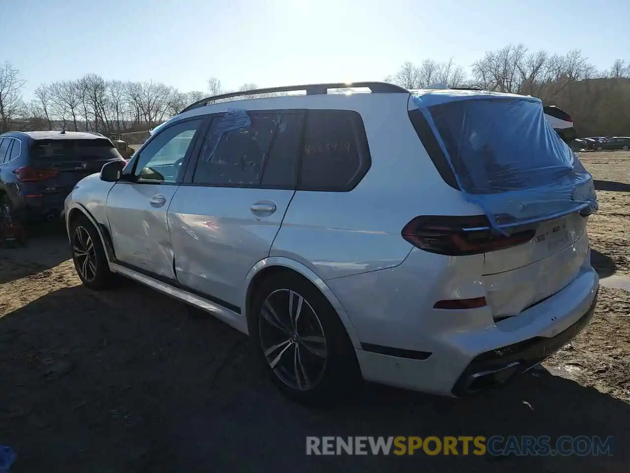 2 Photograph of a damaged car 5UX23EM08P9R67287 BMW X7 2023