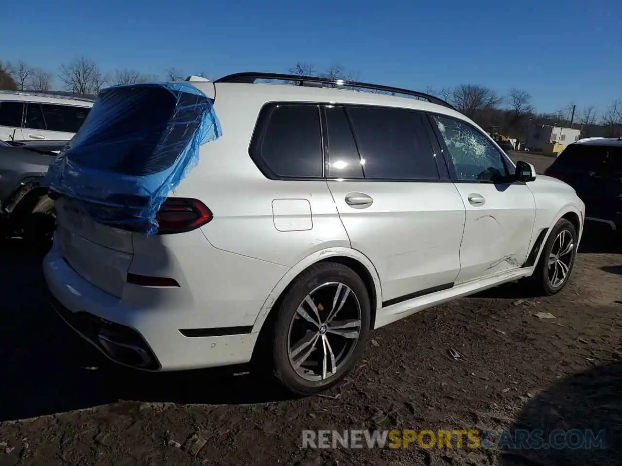 3 Photograph of a damaged car 5UX23EM08P9R67287 BMW X7 2023