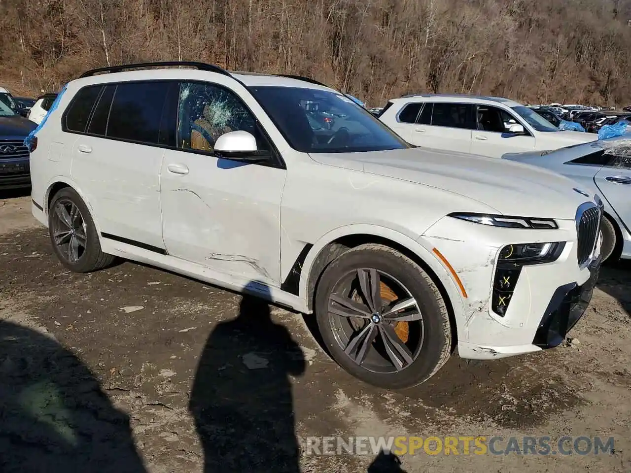 4 Photograph of a damaged car 5UX23EM08P9R67287 BMW X7 2023