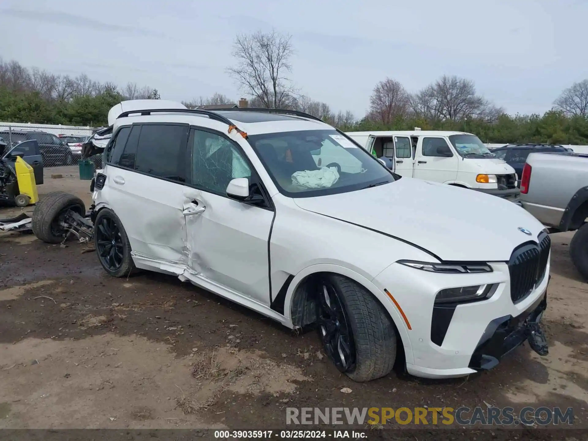 1 Photograph of a damaged car 5UX23EM09P9P96694 BMW X7 2023