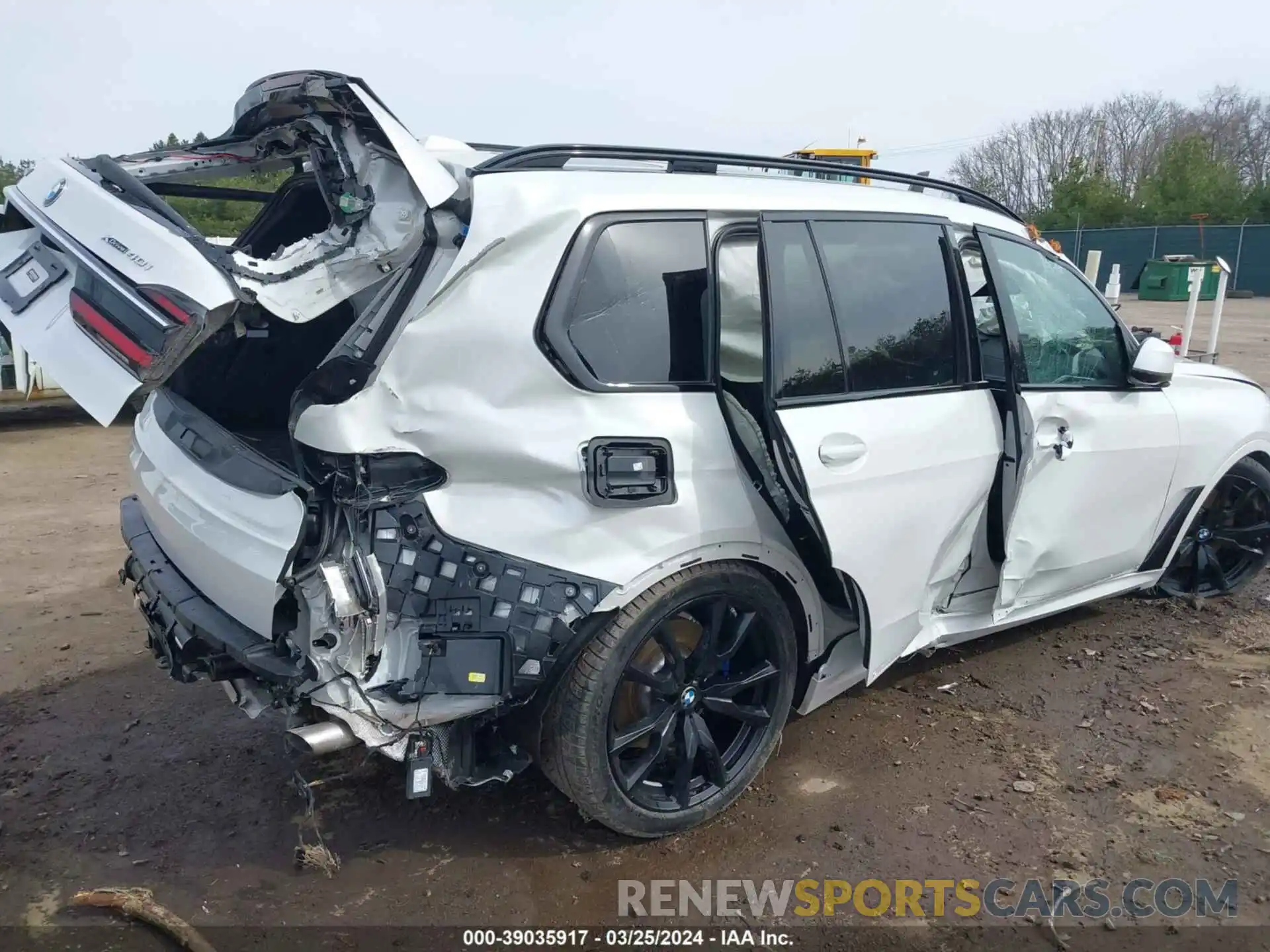 12 Photograph of a damaged car 5UX23EM09P9P96694 BMW X7 2023