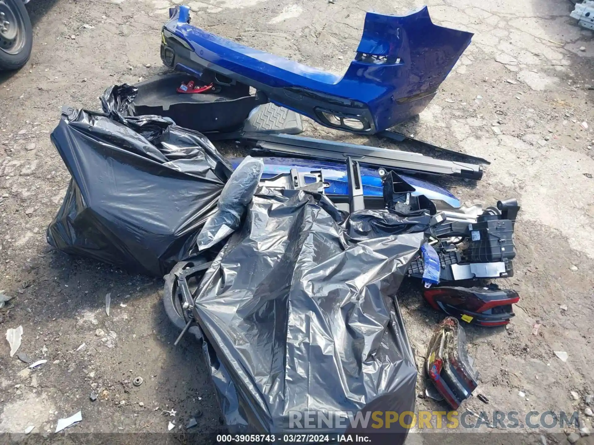 12 Photograph of a damaged car 5UX33EM01P9N73232 BMW X7 2023
