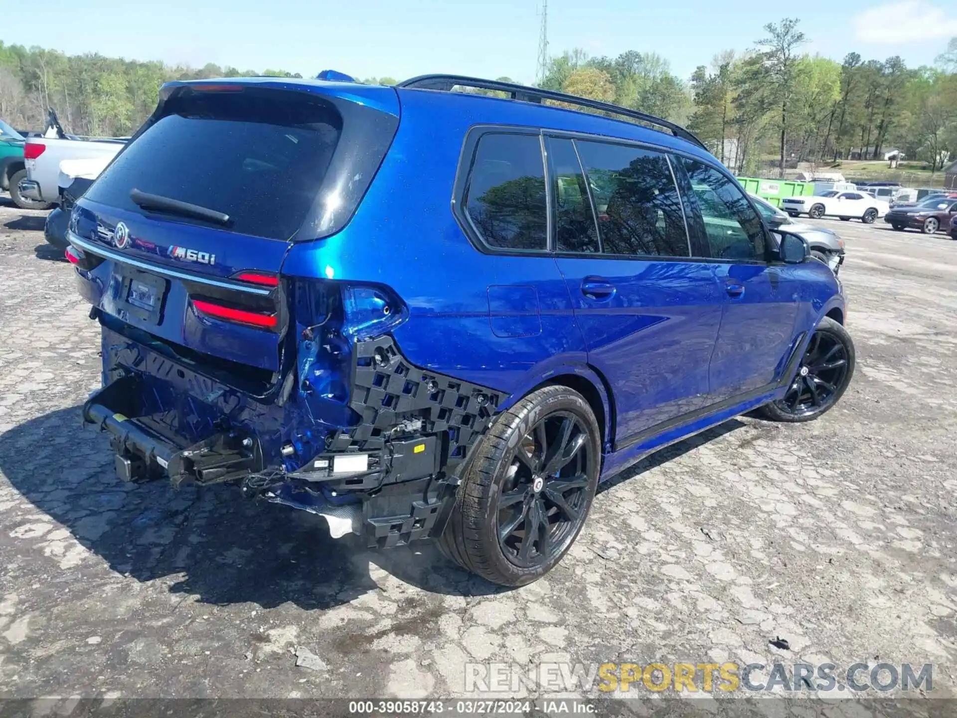 4 Photograph of a damaged car 5UX33EM01P9N73232 BMW X7 2023