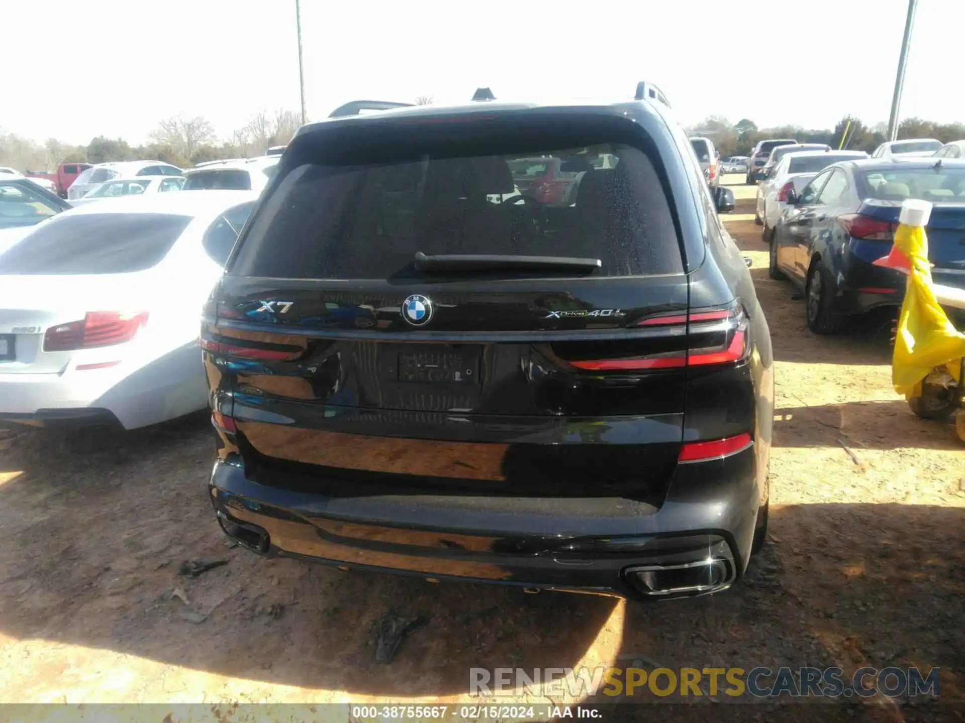 16 Photograph of a damaged car 5UX23EM04R9U24344 BMW X7 2024