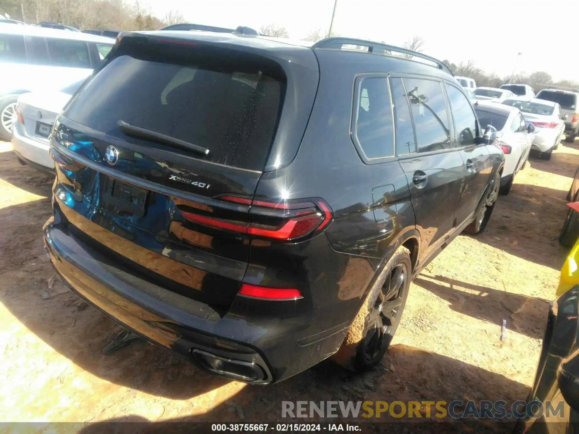 4 Photograph of a damaged car 5UX23EM04R9U24344 BMW X7 2024