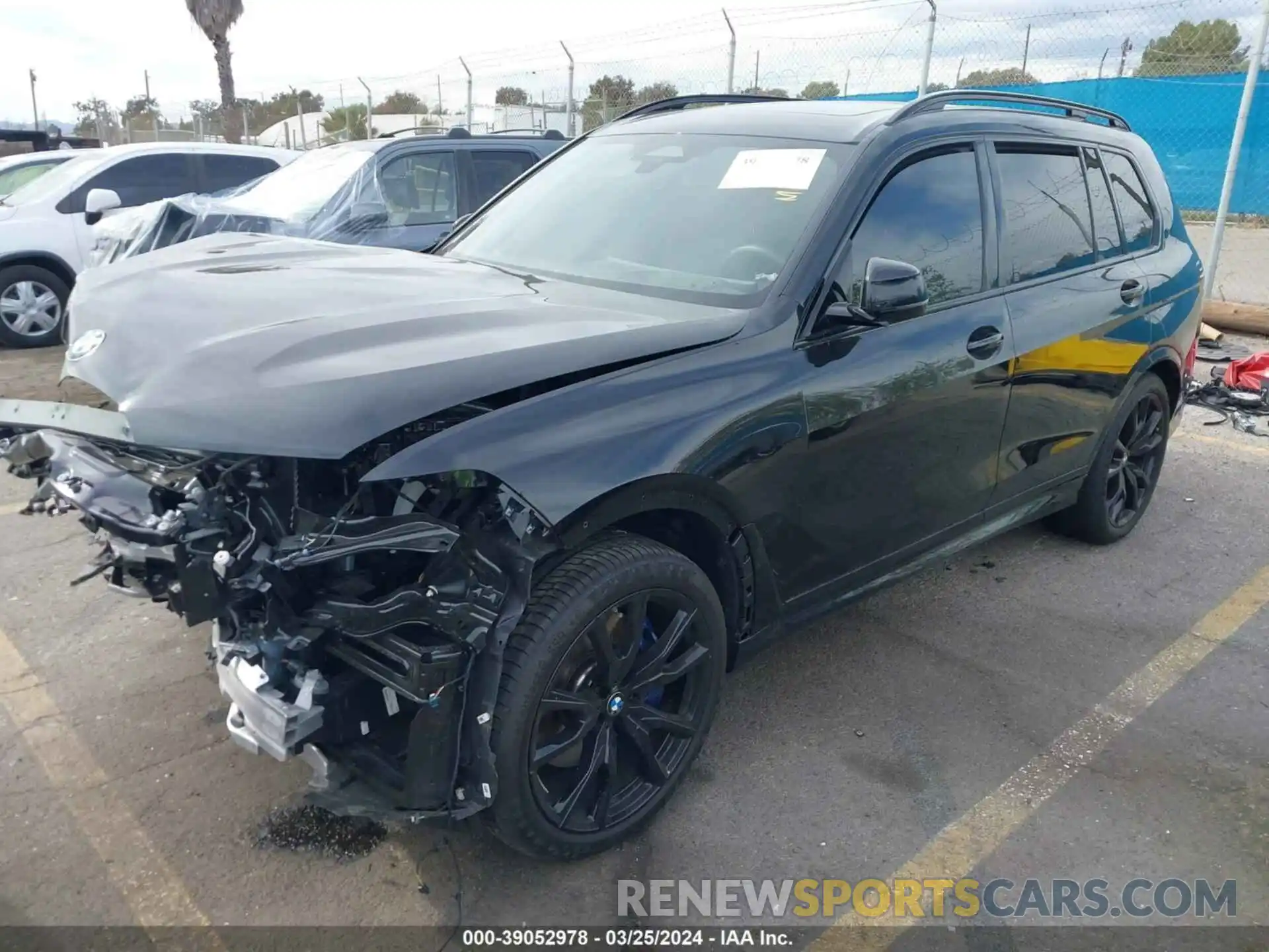 2 Photograph of a damaged car 5UX23EM07R9T80050 BMW X7 2024