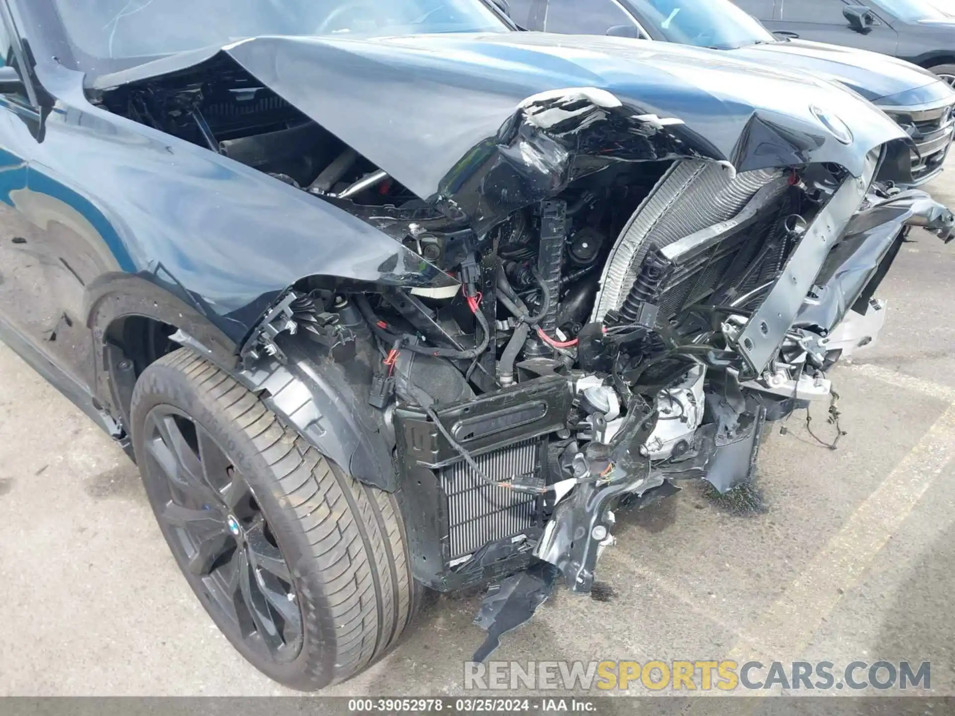 6 Photograph of a damaged car 5UX23EM07R9T80050 BMW X7 2024