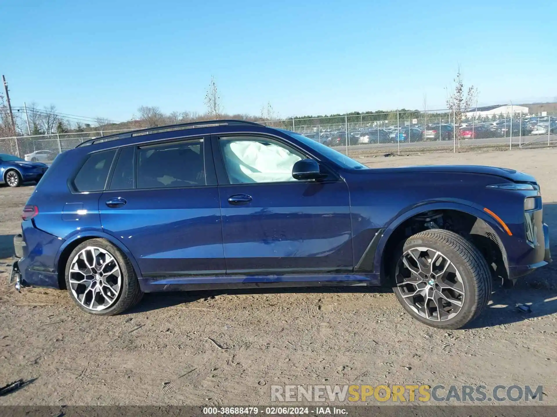 14 Photograph of a damaged car 5UX33EM00R9T18784 BMW X7 2024