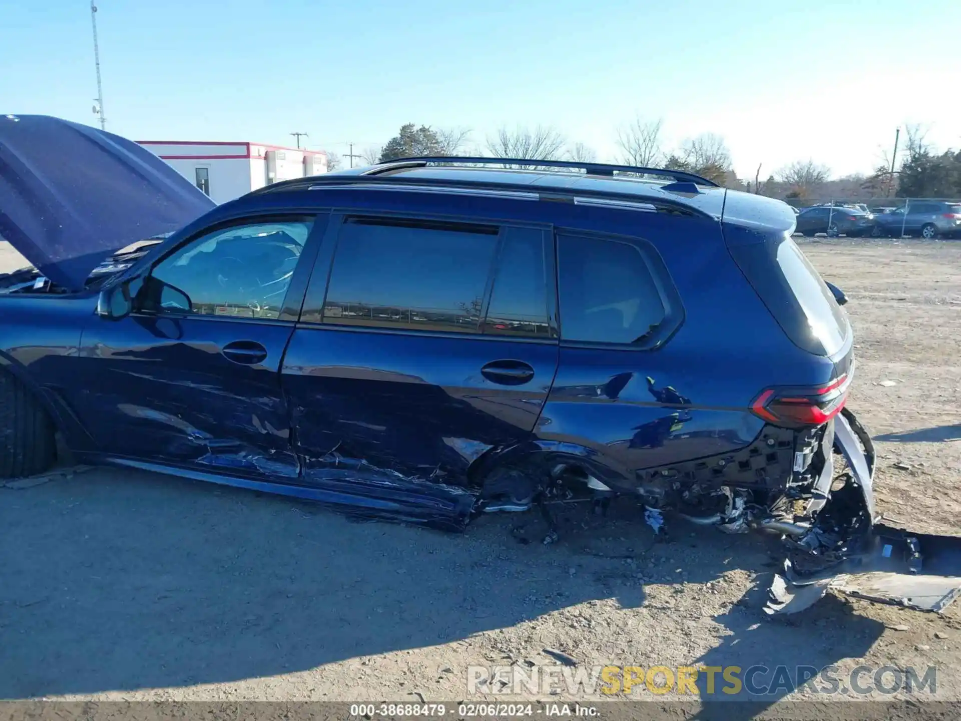 6 Photograph of a damaged car 5UX33EM00R9T18784 BMW X7 2024