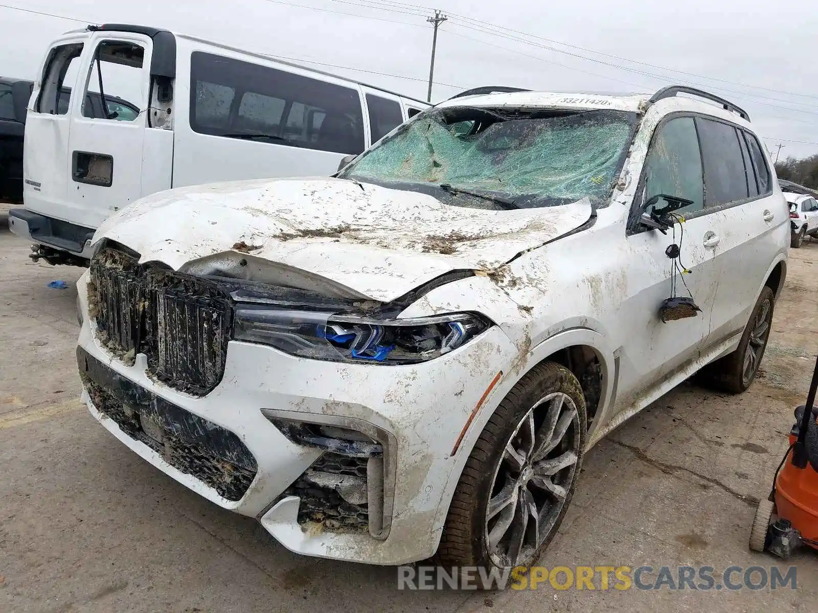 2 Photograph of a damaged car 5UXCX6C07LLE35951 BMW X7 M50I 2020