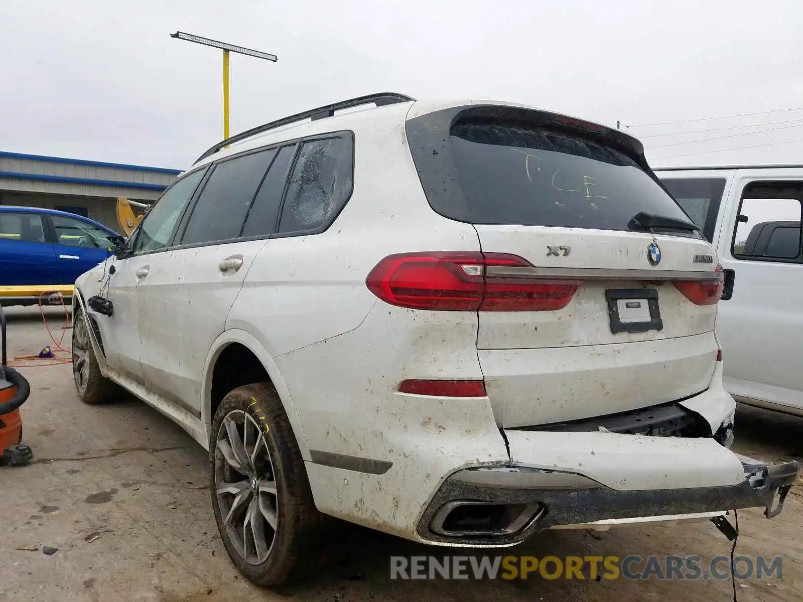 3 Photograph of a damaged car 5UXCX6C07LLE35951 BMW X7 M50I 2020