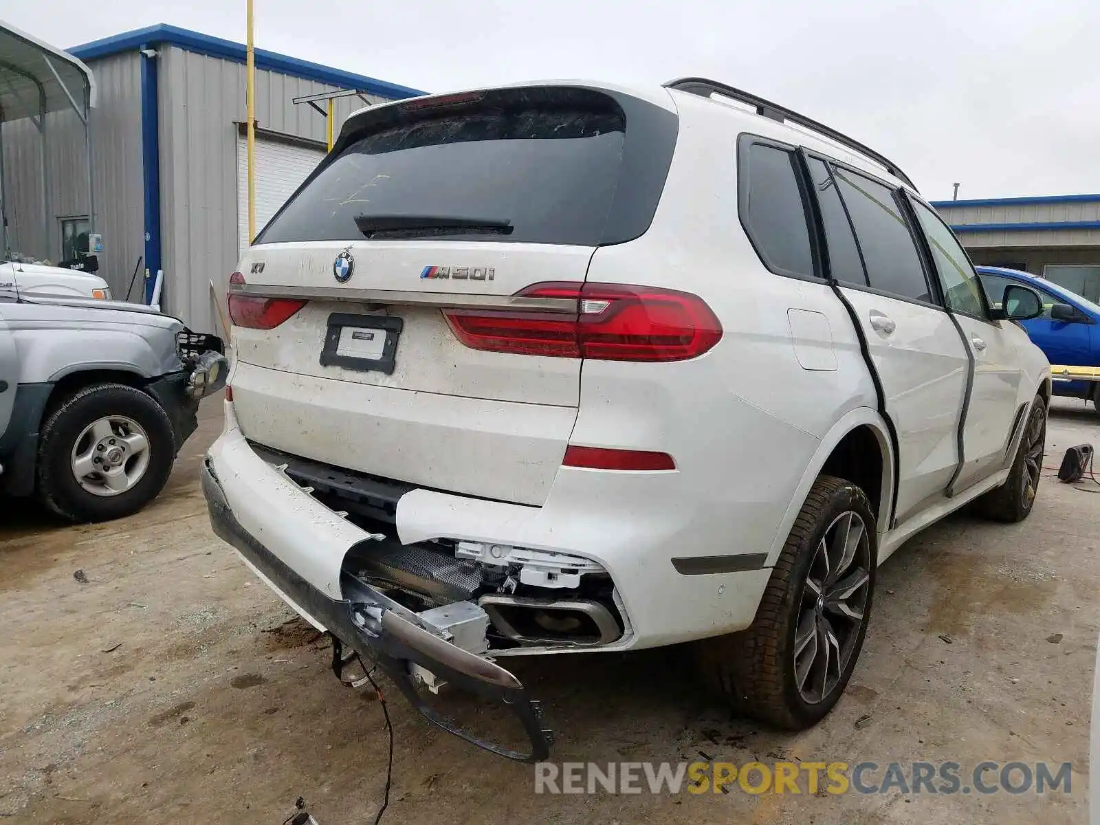 4 Photograph of a damaged car 5UXCX6C07LLE35951 BMW X7 M50I 2020