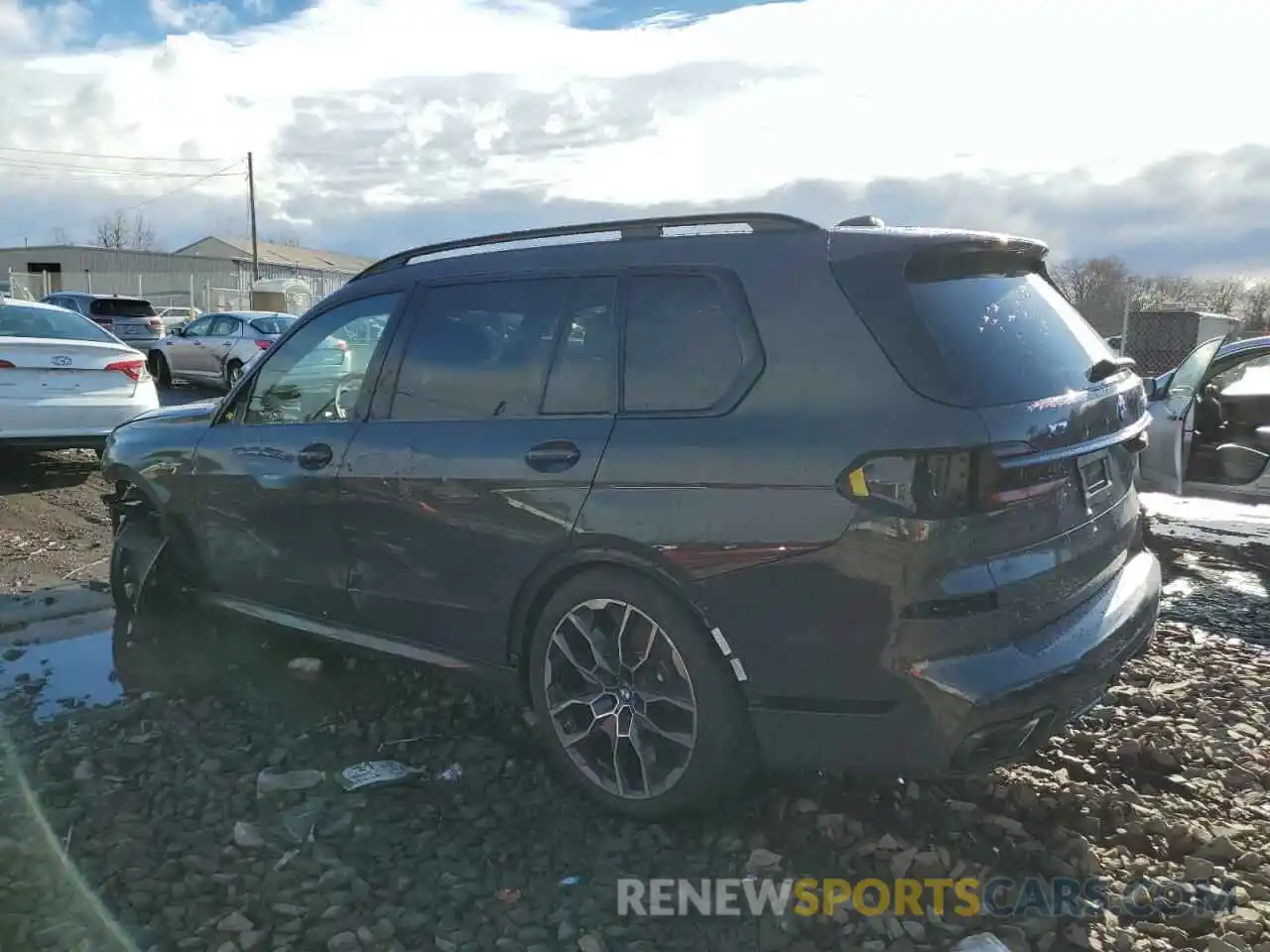 2 Photograph of a damaged car 5UX33EM05R9T83226 BMW X7 M60I 2024