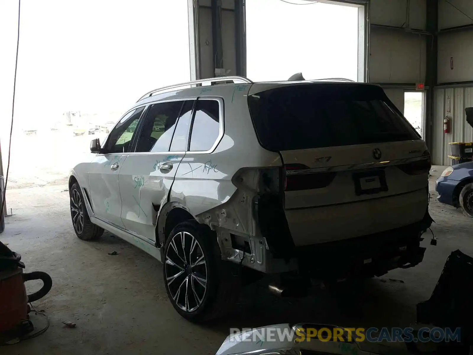 3 Photograph of a damaged car 5UXCW2C08L9A00901 BMW X7 XDRIVE4 2020