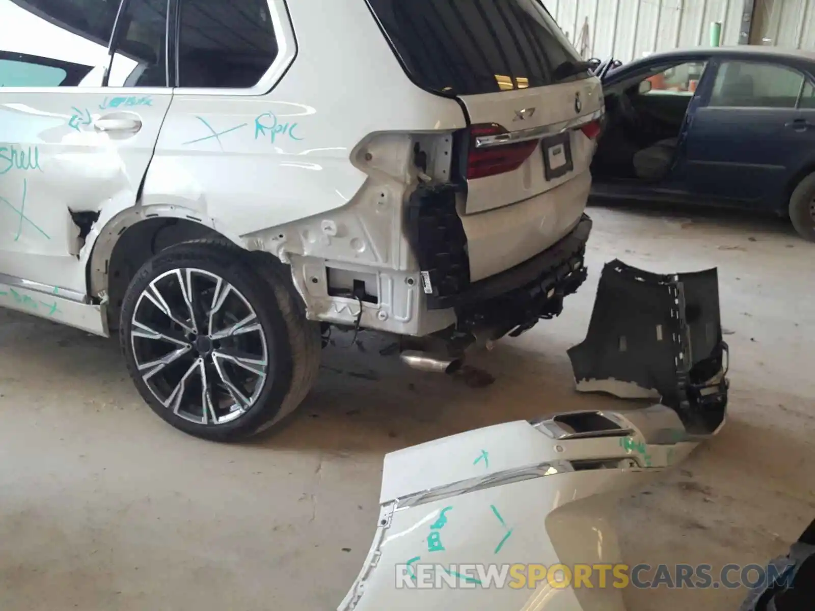 9 Photograph of a damaged car 5UXCW2C08L9A00901 BMW X7 XDRIVE4 2020