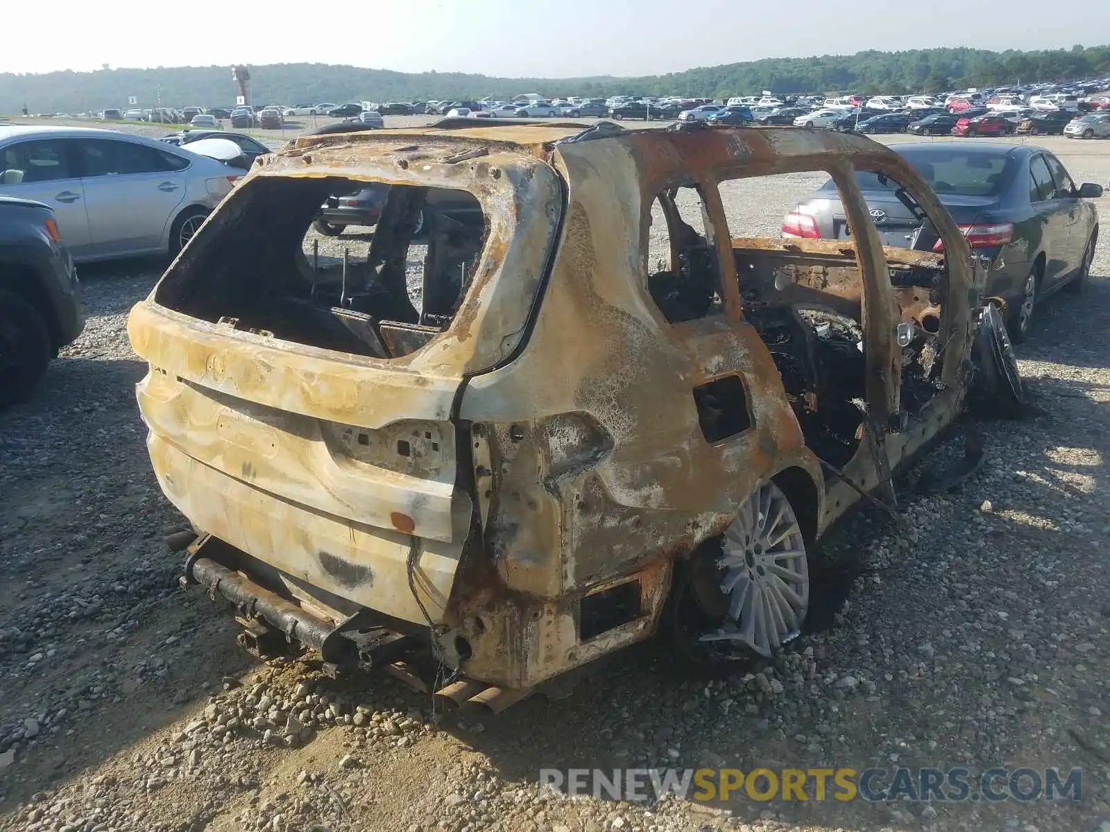 4 Photograph of a damaged car 5UXCX4C59KLS39246 BMW X7 XDRIVE5 2019