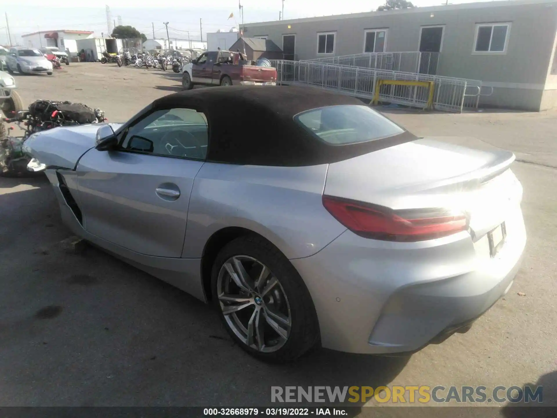 3 Фотография поврежденного автомобиля WBAHF3C02LWW79119 BMW Z4 2020