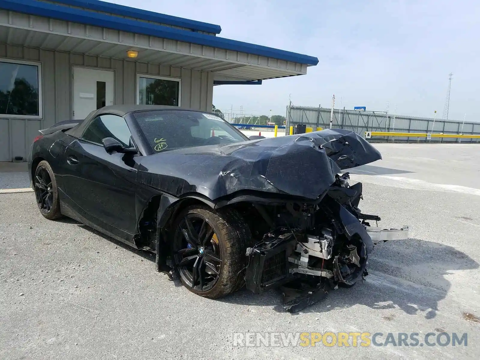 1 Photograph of a damaged car WBAHF9C03LWW48674 BMW Z4 2020