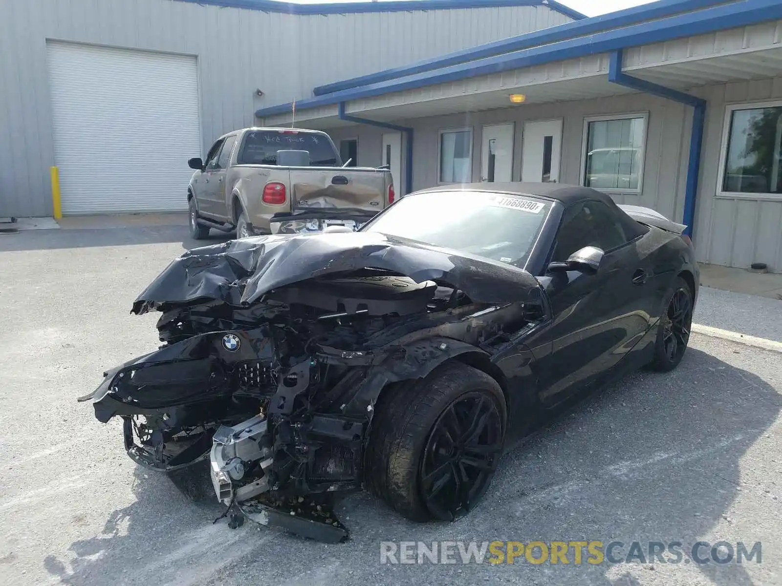 2 Фотография поврежденного автомобиля WBAHF9C03LWW48674 BMW Z4 2020