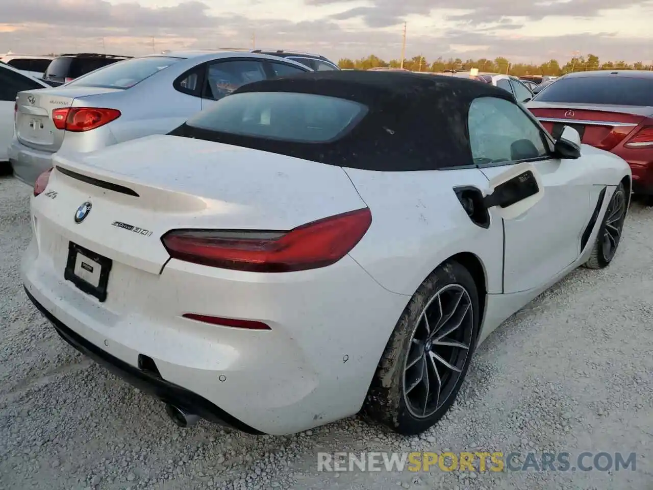 4 Photograph of a damaged car WBAHF3C01MWX25752 BMW Z4 2021