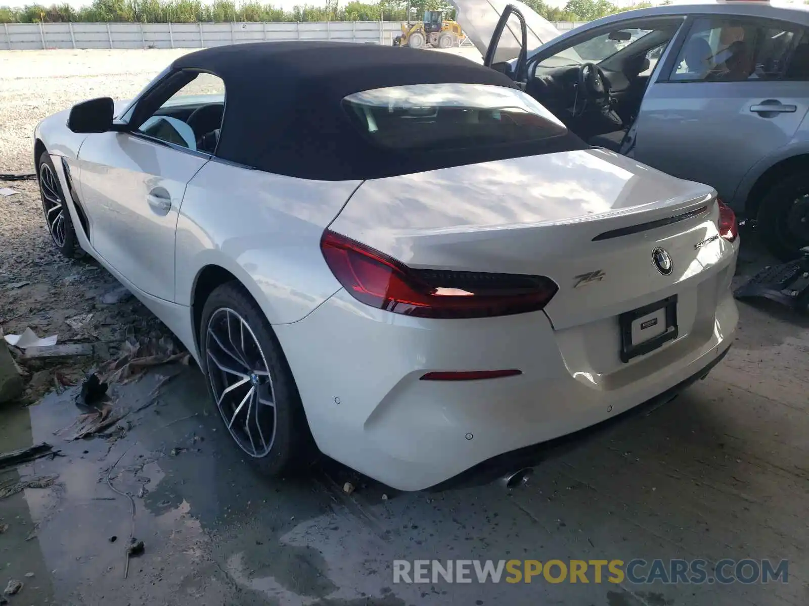 3 Photograph of a damaged car WBAHF3C08MWX25750 BMW Z4 2021