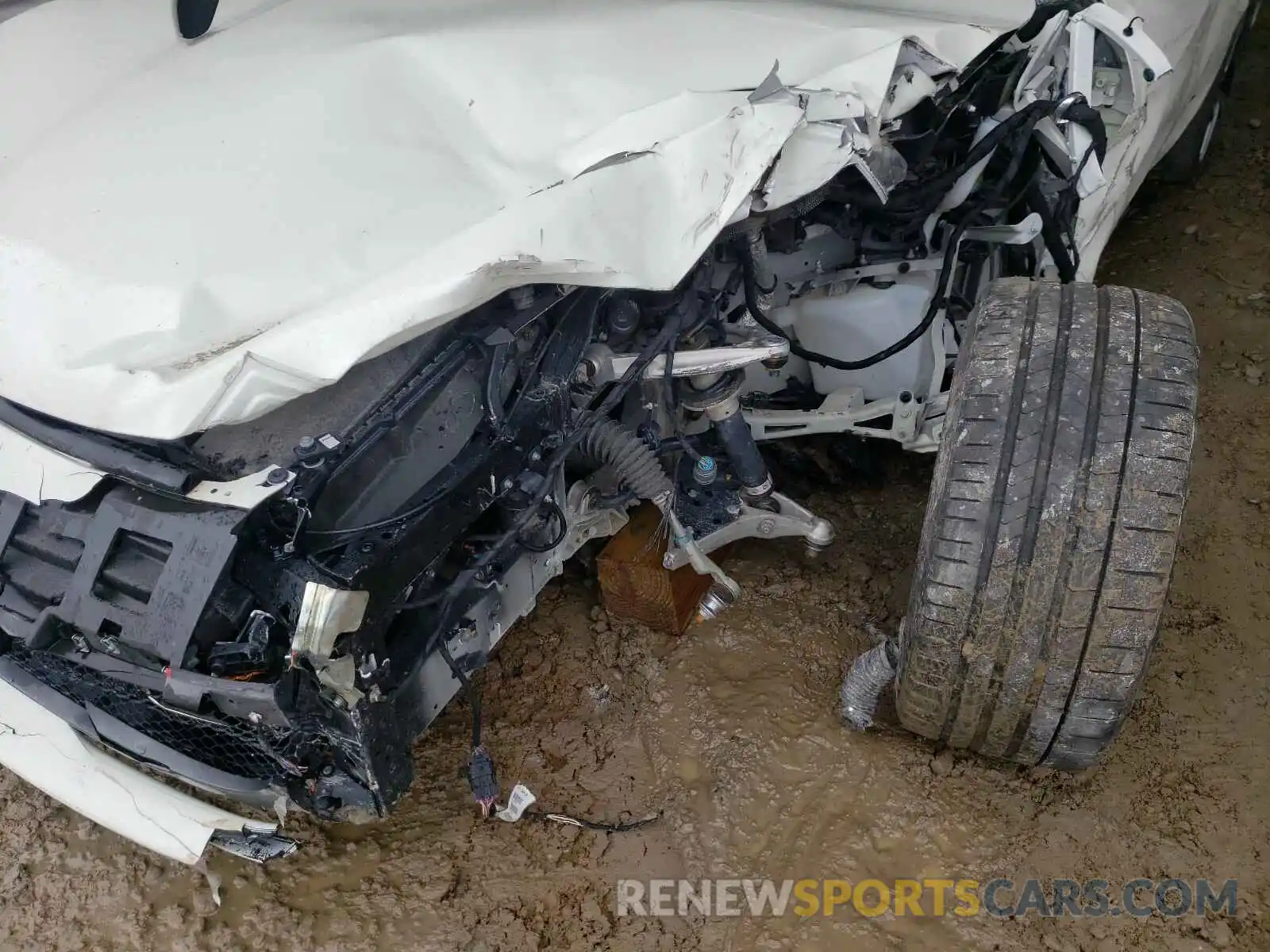 9 Photograph of a damaged car ZFF83CLA4K0239104 FERRARI 812 2019