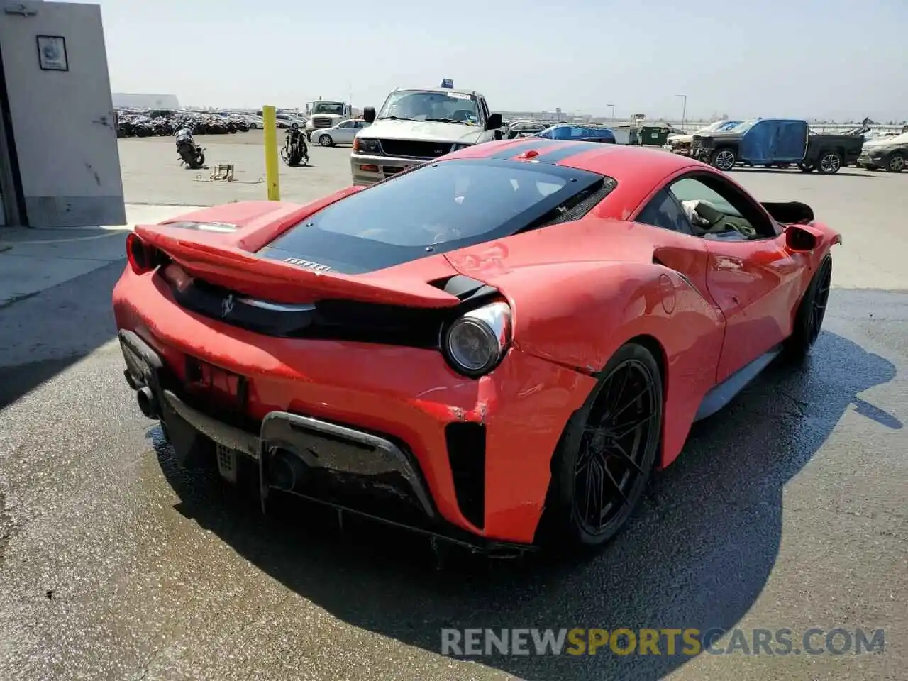 4 Photograph of a damaged car ZFF90HLAXK0241336 FERRARI ALL MODELS 2019