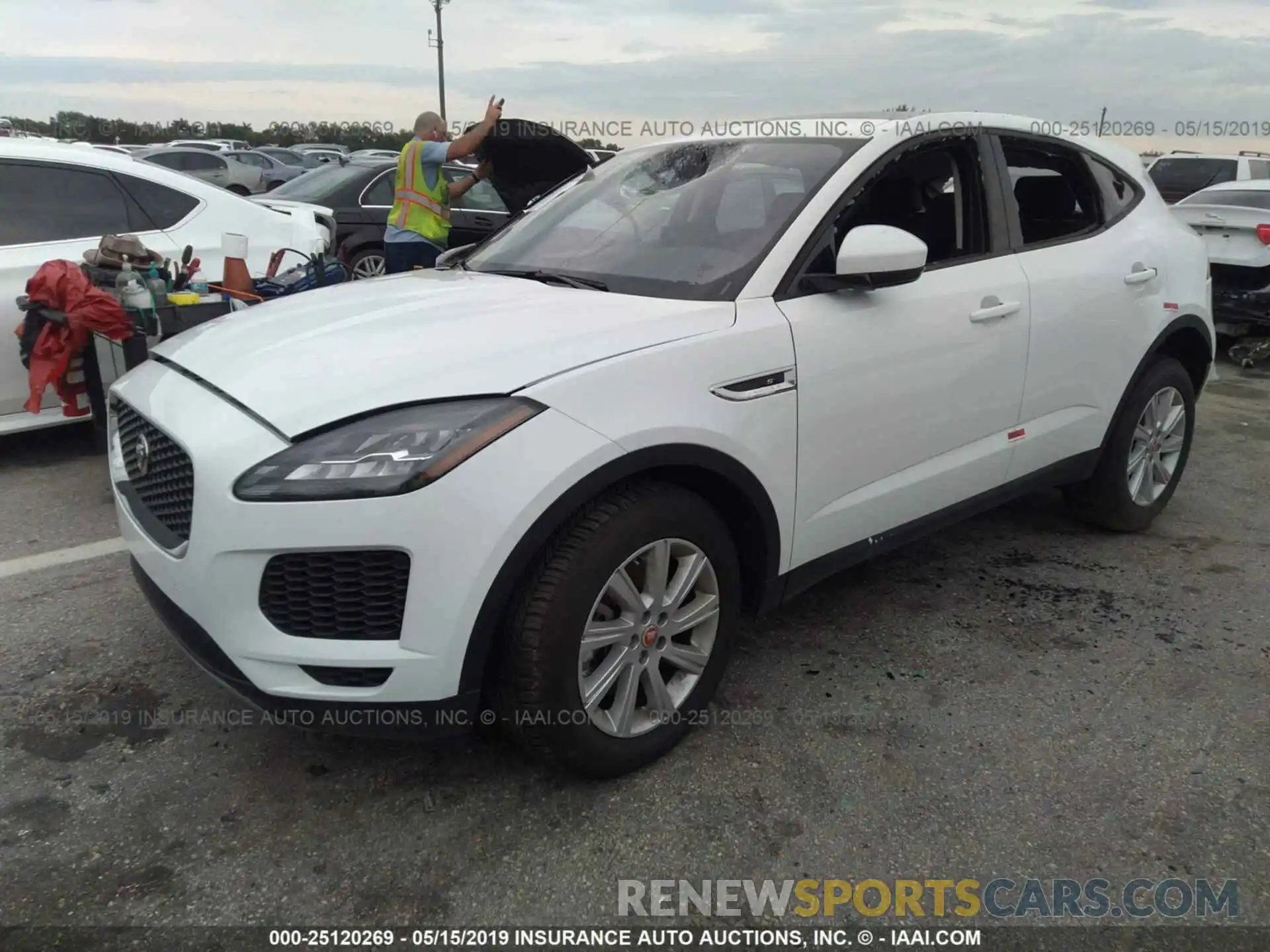 2 Фотография поврежденного автомобиля SADFJ2FX6K1Z42465 JAGUAR E-PACE 2019