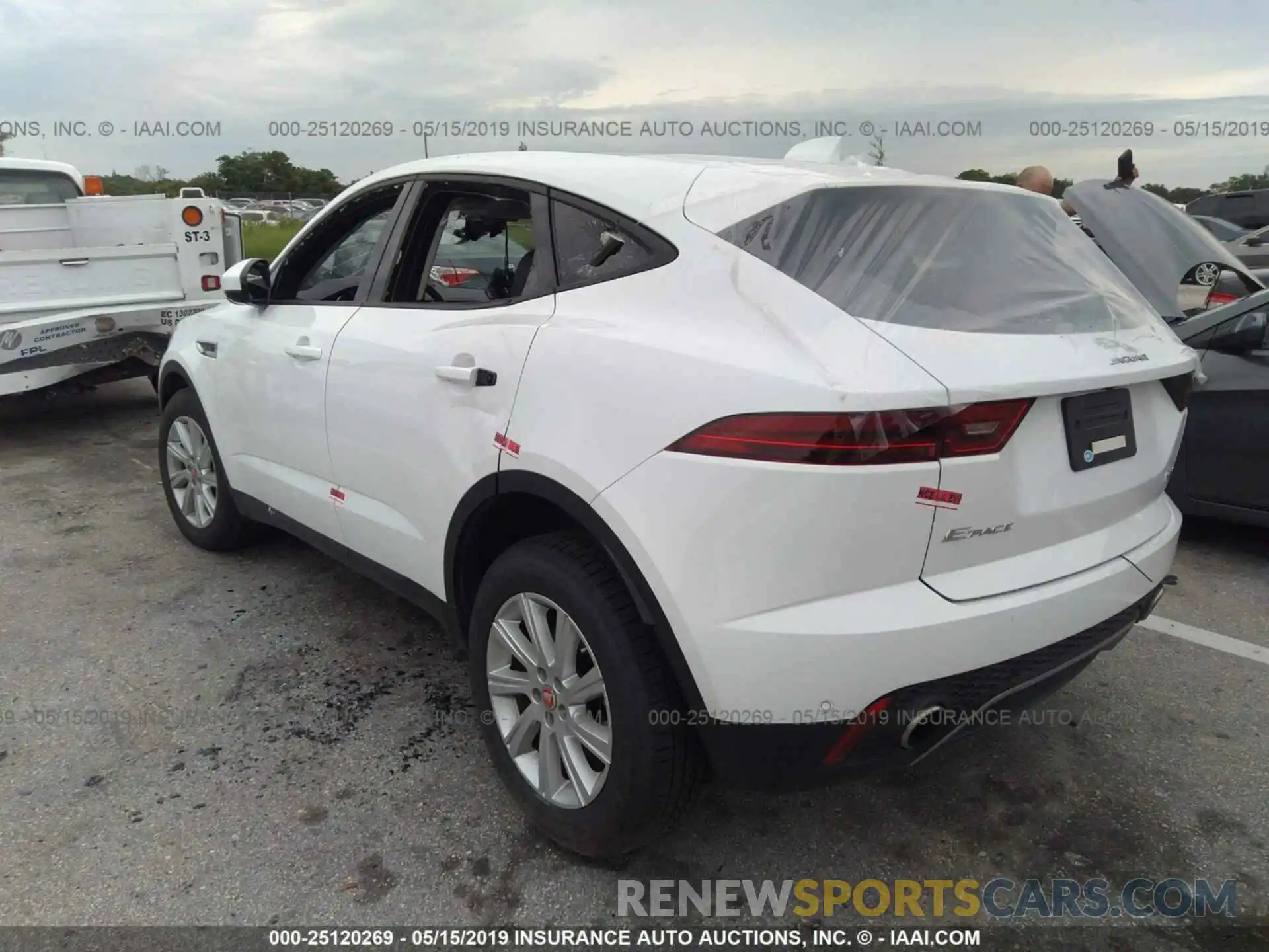 3 Фотография поврежденного автомобиля SADFJ2FX6K1Z42465 JAGUAR E-PACE 2019