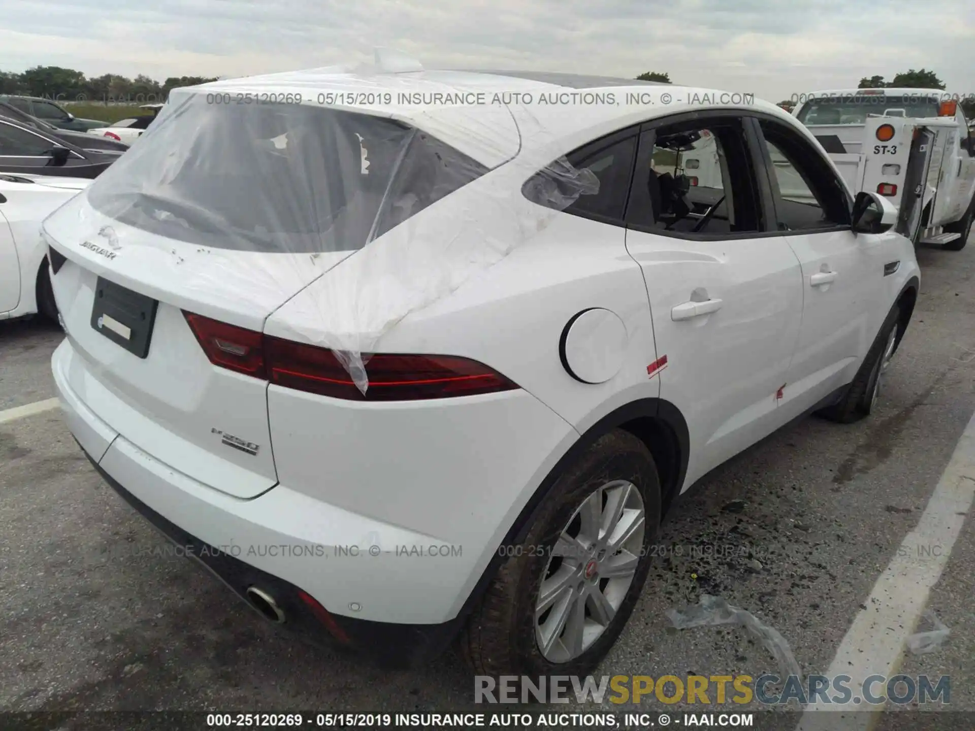 4 Фотография поврежденного автомобиля SADFJ2FX6K1Z42465 JAGUAR E-PACE 2019