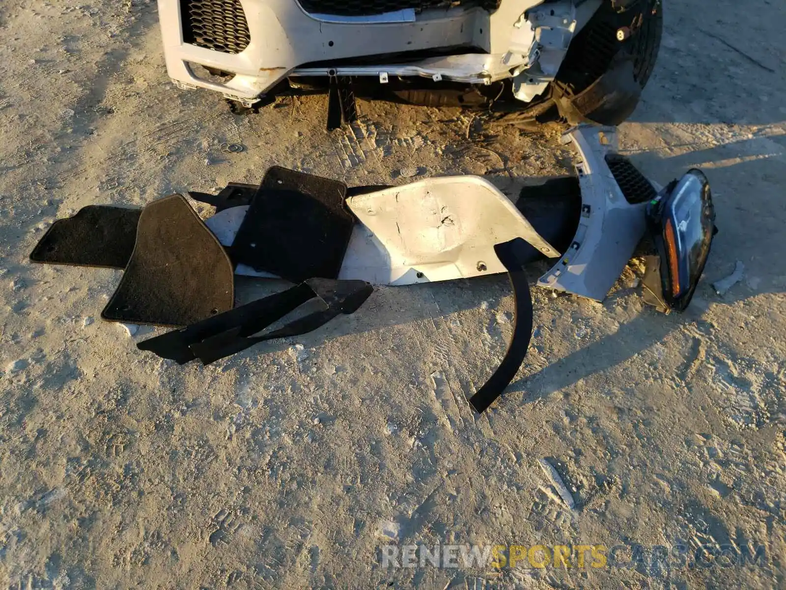 9 Фотография поврежденного автомобиля SADFK2FX2K1Z64444 JAGUAR E-PACE 2019