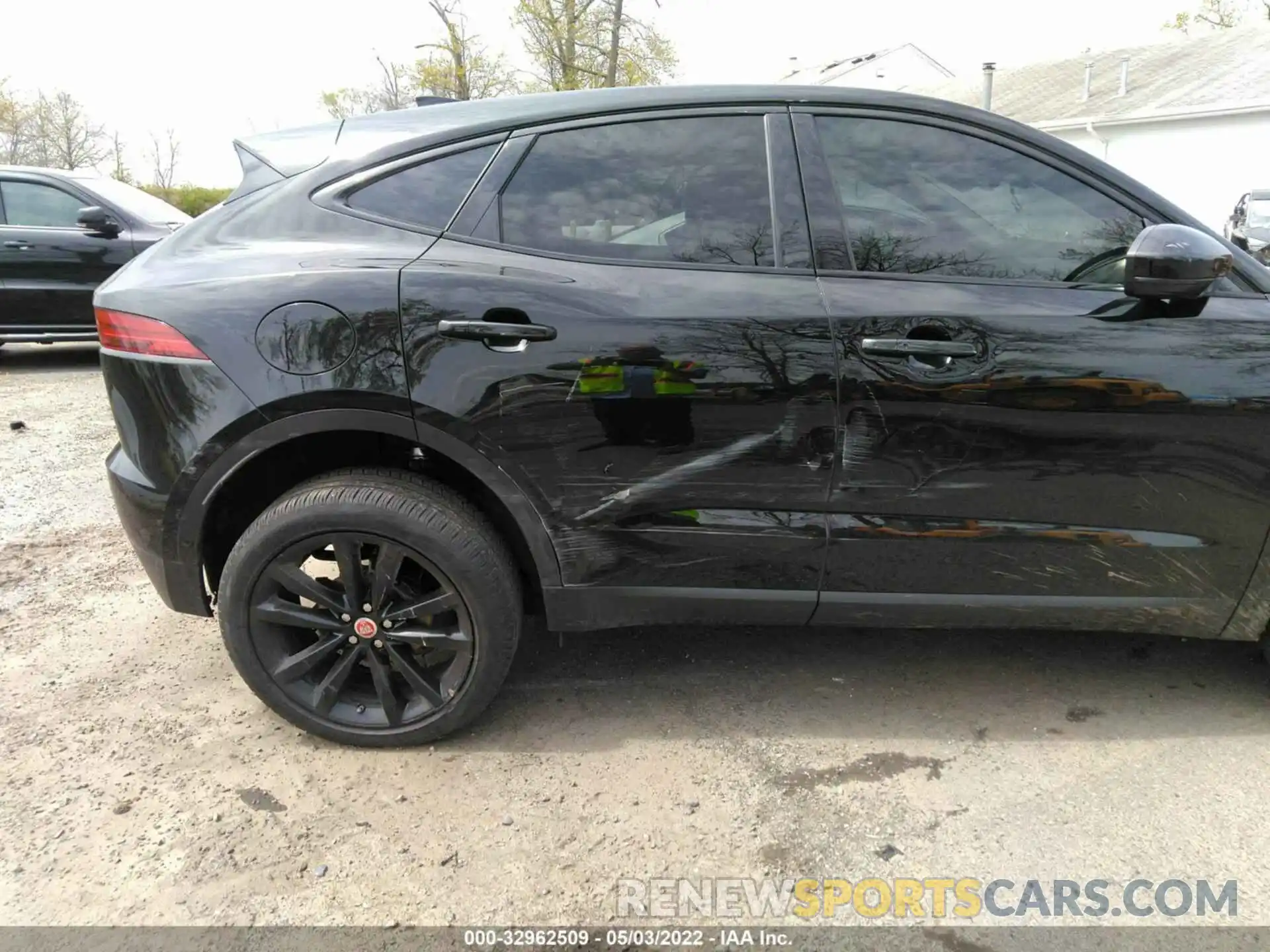 6 Photograph of a damaged car SADFP2FX7K1Z37273 JAGUAR E-PACE 2019