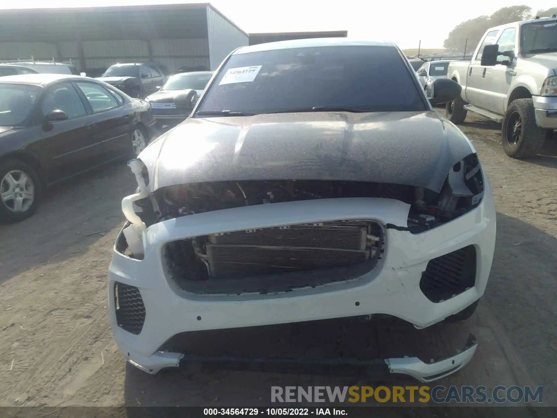 6 Photograph of a damaged car SADF12FX4L1Z80360 JAGUAR E-PACE 2020